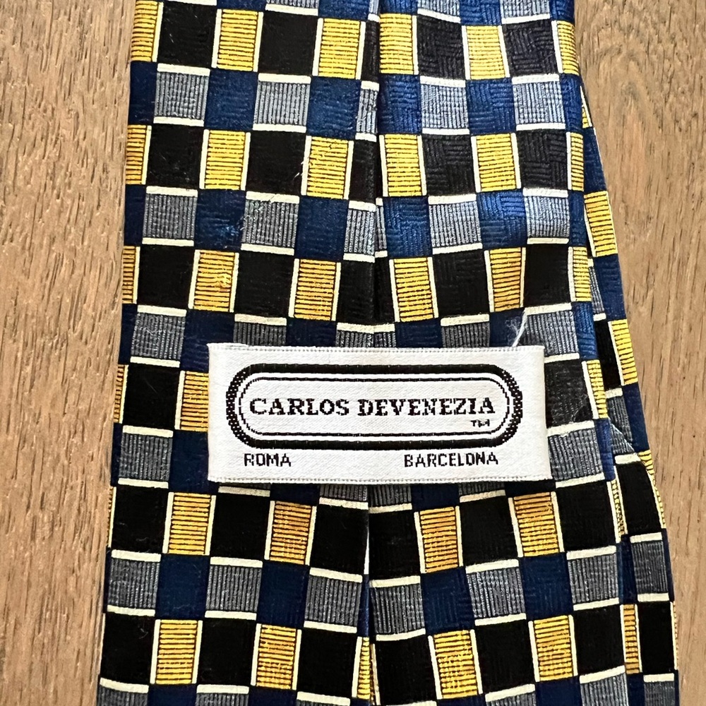 Patterned Tie - Picture 2 of 3